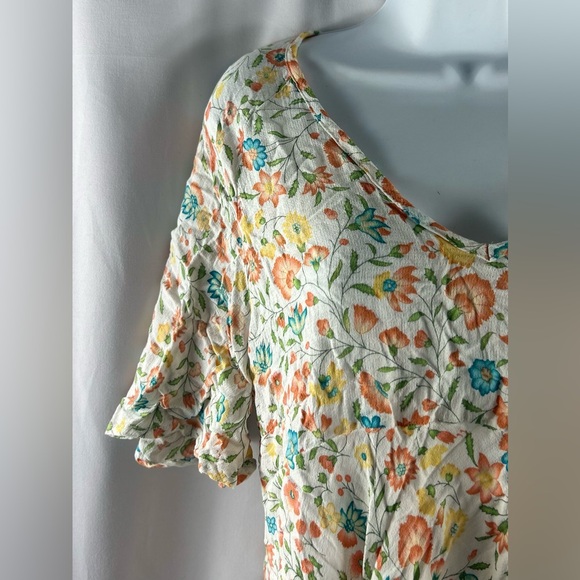 Rose & Thyme V-neck bell sleeve floral top L - Picture 2 of 6